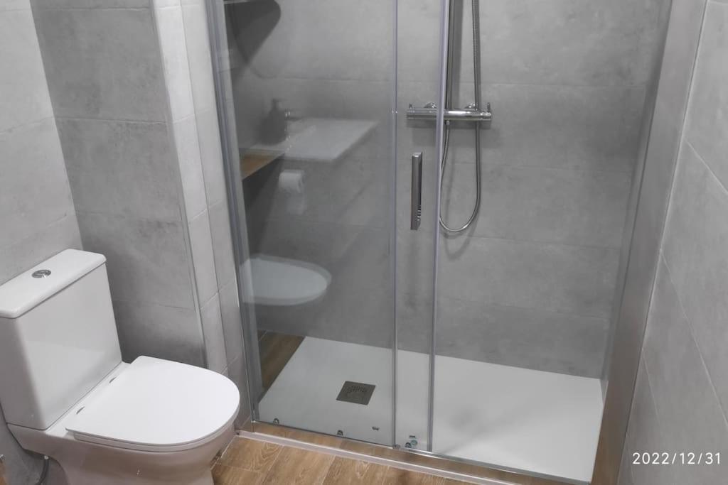 Precioso Apartamento Con Magnifico Patio. Sant Feliu de Llobregat Bagian luar foto