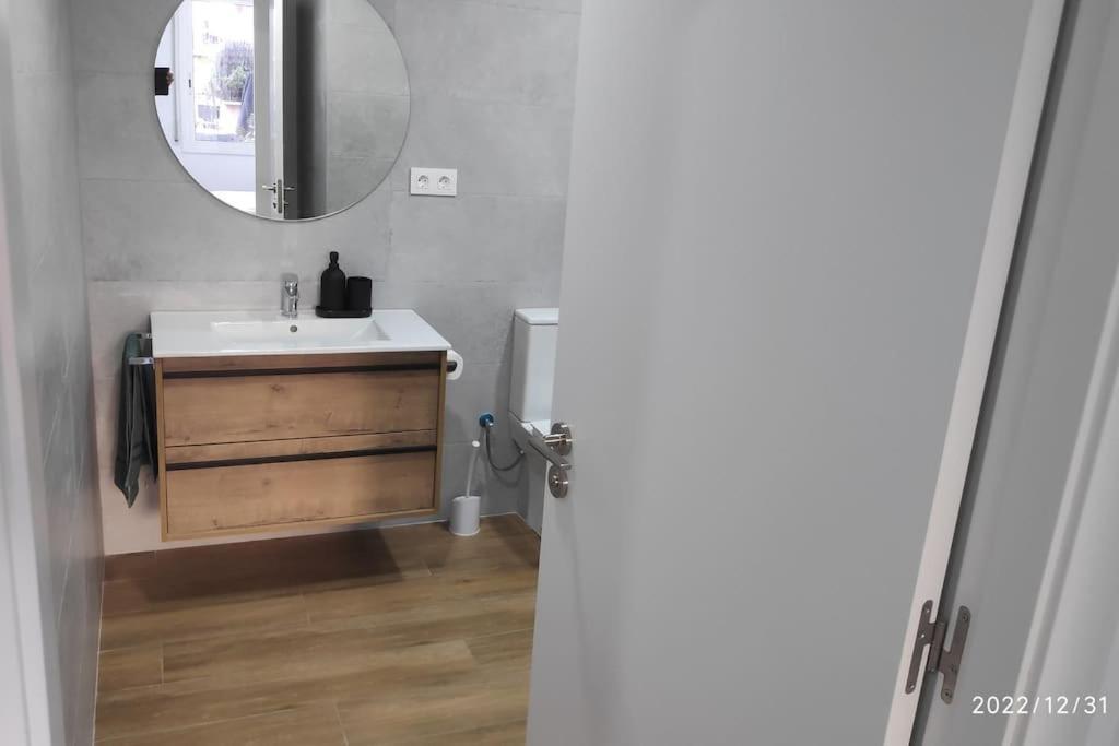 Precioso Apartamento Con Magnifico Patio. Sant Feliu de Llobregat Bagian luar foto